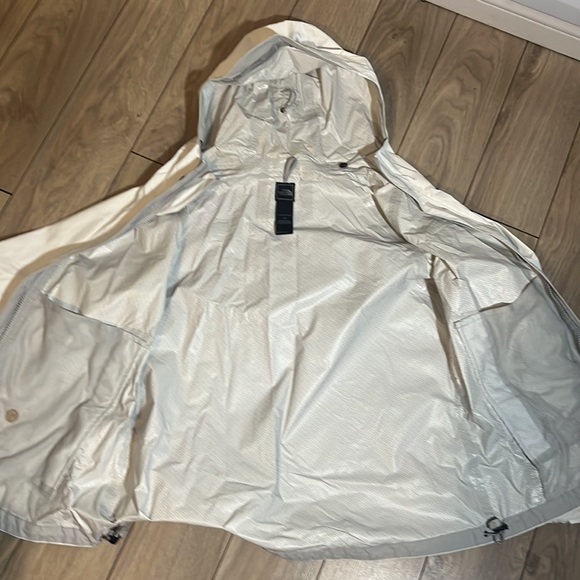 North Face Hyvent DT Jacket - Picture 7 of 8